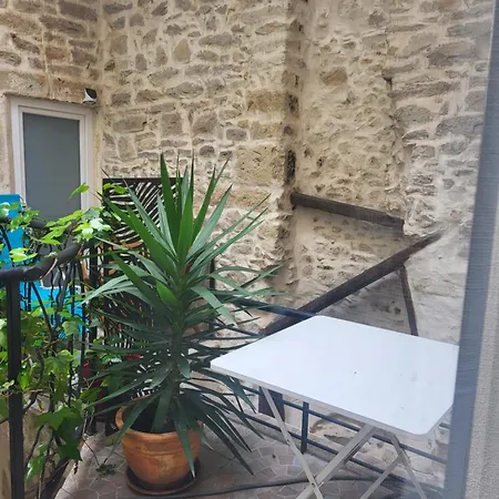 L'escale Doree Au Centre De アパート リュネル