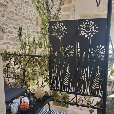 L'escale Doree Au Centre De アパート リュネル