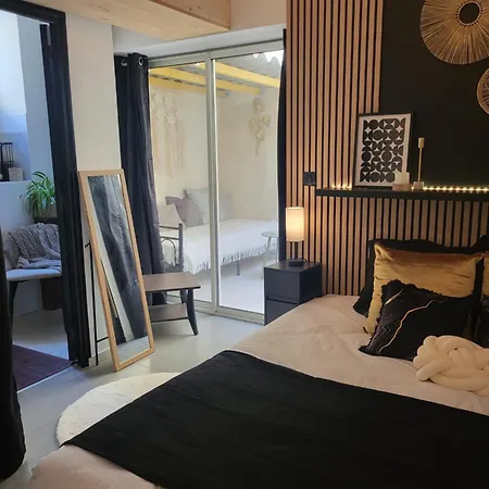 L'escale Doree Au Centre De アパート リュネル