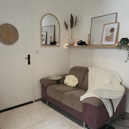 L'escale Doree Au Centre De アパート リュネル