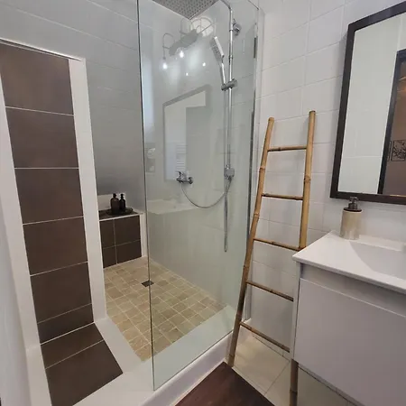 L'escale Doree Au Centre De アパート リュネル